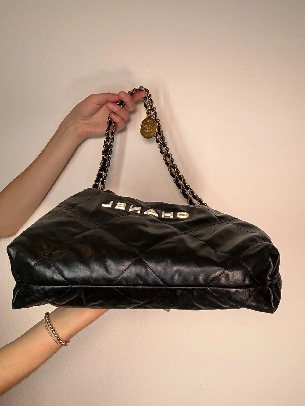 CHANEL 22 black